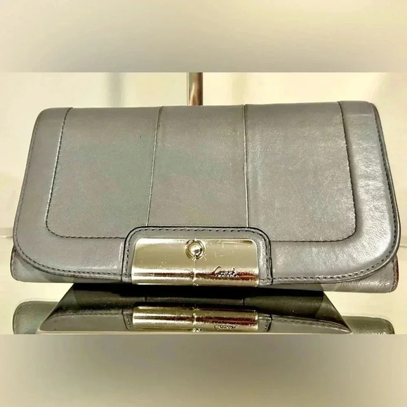 Gently Used COACH Gray Leather Wallet - Picture 1 of 6